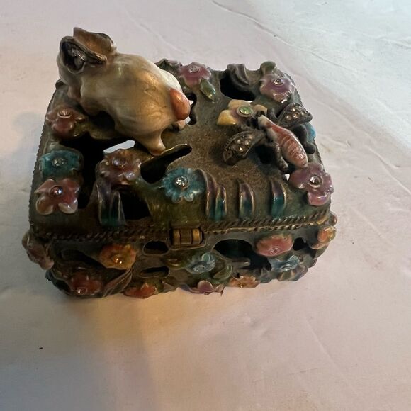 Trinket Box w/Rabbit & Jewel’s - Picture 2 of 11